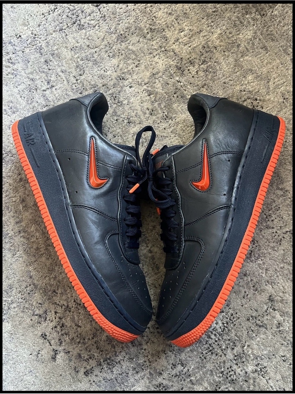 Nike Men’s Black & Orange Air Force 1 Low Sneakers size 11